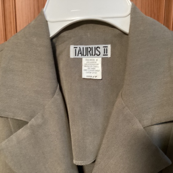 Taurus II Women’s Blazer Size 6P - Picture 3 of 9